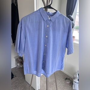 Uniqlo blue short-sleeved shirt
